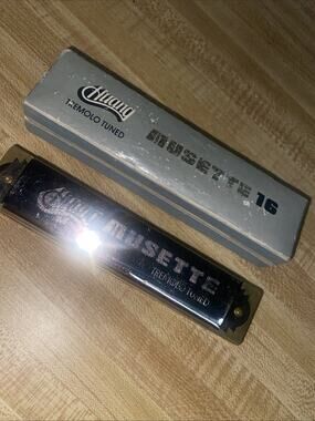 HUANG Harmonica MUSETTE TREMELO TUNED In Original Box Plays Great